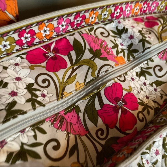 SOLD Vera Bradley Get Carried Away Large Tote/weekender LIKE NEW - Picture 10 of 12